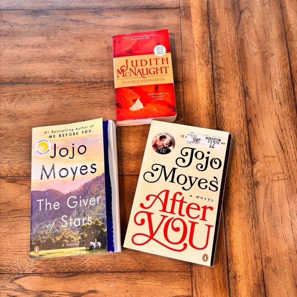 Jojo Moyes and Judith McNaught Books,paperbacks, Summer Reads Vacation Lake